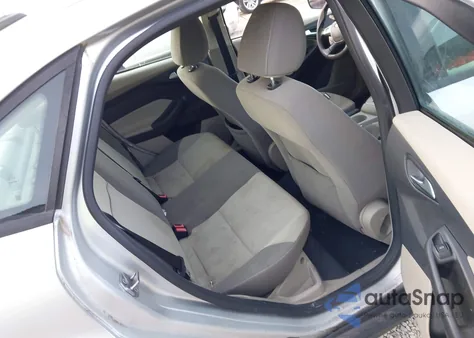 2013 Ford Focus Se z USA, uszkodzony, nr VIN 1FADP3F2XDL139389